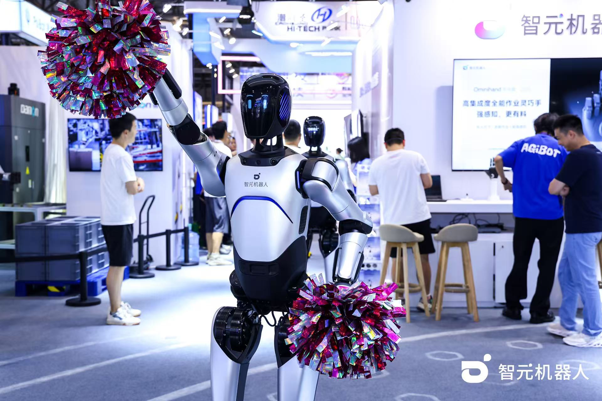 bbin寶盈機器人 WAIC 首日展臺火爆，機器人家族集體打工忙不停